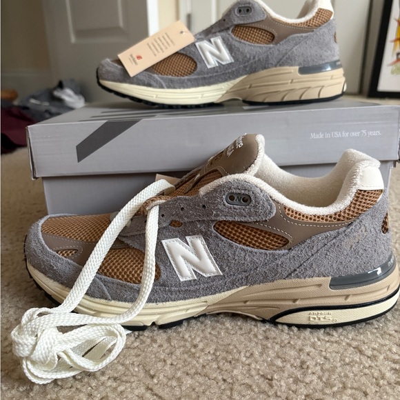 New Balance 993 Sneakers in Gray and Brown - Picture 4 of 5